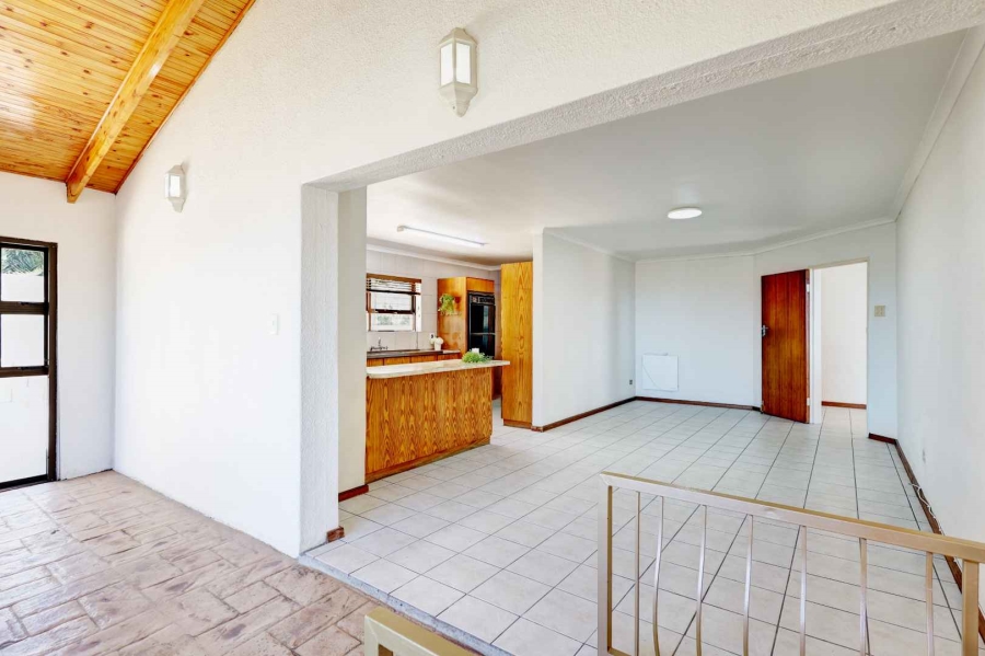 To Let 3 Bedroom Property for Rent in Loevenstein Western Cape